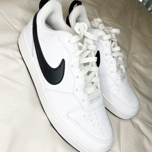Nike White shoes, brand new, good condition